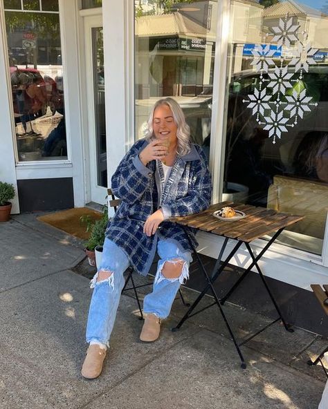 Birkenstock Clogs Outfit Plus Size, Birkenstock Outfit Clog, Clogs Jeans, Happy Monday Coffee, Fall Fashion Curvy, Birkenstocks Clogs, Birkenstock Clogs Outfit, Coffee Pumpkin Spice, Plaid Outfits Fall