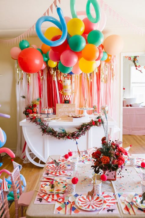 Circus Birthday Party Decorations, Vintage Circus Birthday Party, Carnival Birthday Theme, Circus Themed Birthday Party, Circus 1st Birthdays, Birthday Party At Home, Circus Theme Party, Boy Birthday Party Themes, Twin First Birthday