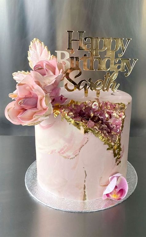 25. Gold and Pink Marble Geode birthday cake Whether you’re looking for birthday cake, graduation cake, bridal shower, baby shower or any celebration cake.  We’ve... 30th Birthday Cake Ideas, Cakes Pretty, Minecraft Birthday Cake, 30th Birthday Cake, Gold Birthday Cake, Geode Cake, Beautiful Cake Designs, 30 Birthday Cake, Elegant Birthday Cakes