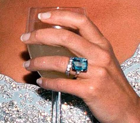 Princess Diana Jewelry, Diana Ring, Meghan Markle Wedding, The Bling Ring, Princes Diana, Wedding Day Jewelry, Aquamarine Jewelry, Diana Princess Of Wales, Royal Jewels