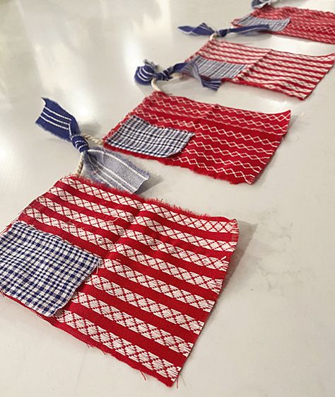 Patriotic Garland Diy, Patriotic Sewing, Diy American Flag, Fourth Of July Crafts, Fouth Of July Crafts, American Flag Bunting, Home Decor Crafts Diy, Patriotic Crafts Diy, American Flag Banner