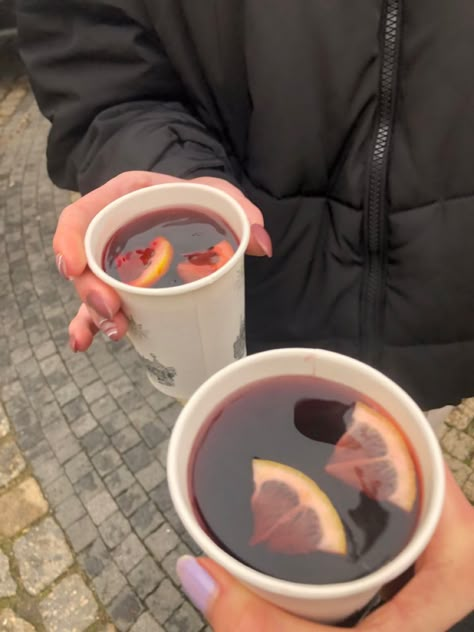 Winter Drink Aesthetic, Winter Cocktail Aesthetic, Christmas Drink Aesthetic, Winter Drinks Aesthetic, Winter Cafe Aesthetic, Mulled Wine Aesthetic, Romanticising Winter, Christmas Mulled Wine, Mulled Wine Christmas