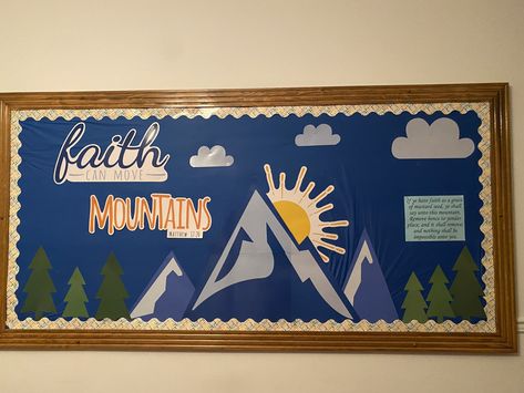 Jesus Bulletin Boards, Sunday School Themes, Sunday School Room Decor, Catholic Bulletin Boards, Kids Church Rooms, Christian Classroom, Christian Bulletin Boards, Sunday School Decorations, Sunday School Rooms