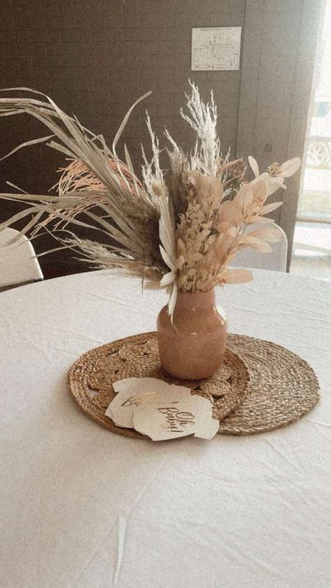 Boho Baby Shower Girl, Baby Shower Table Centerpieces, Baby Shower Table Decorations, Bohemian Baby Shower, Cowboy Baby Shower, Baby Shower Theme Decorations, Baby Shower Deco, Chic Baby Shower, Boho Baby Girl