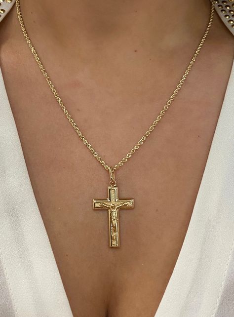 Catholic Cross Necklace, Beard Haircut, Morganite Engagement Ring Set, Mary Necklace, Mens Cross Necklace, Cross Necklaces, Pretty Jewelry Necklaces, Xmas List, Gold Chains For Men