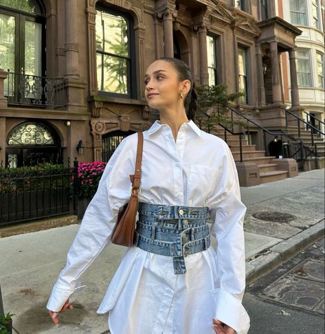 New York Outfit Aesthetic, Clean Look Outfit, Outfit Inspo New York, Denim Top Outfit, New York Outfit, Clean Look, Girl Closet, Upper East Side, Layering Outfits