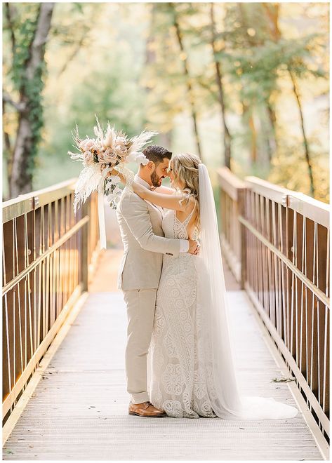 Bench Wedding Photos, Wedding Photography Landscape, Bride And Groom Poses Unique, Married Couple Poses Photography, Walking Wedding Photos, Couple Wedding Shoot Poses, Couples Photoshoot On Bridge, Outdoor Wedding Photography Poses, Wedding Photo Ideas Outdoor