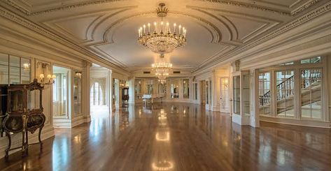 fancy ballrooms Slytherin Princess, Stone Mansion, Symbol Of Wealth, Status Symbol, Marble Floors, Dream Mansion, Mega Mansions, Rich Home, Crystal Chandeliers