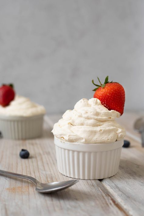 This is the most basic, standard recipe for Keto Cheesecake Fluff we've used over the years and wanted to show you as well. Read on to find out! Keto Cheesecake Cups, Keto Cheesecake Fluff, Easy Keto Cheesecake, Cheesecake Fluff, Fluff Recipe, Cheesecake Cups, Fluff Desserts, Sugar Free Treats, Low Carb Sweeteners