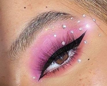 Pink Eyeshadow With Gems, Pink Eyeshadow With Rhinestones, Drag Makeup Looks, Twice Makeup, Make Up Euphoria, Unique Eye Makeup, Eye Makeup Prom, Colorful Makeup Looks, Eid Makeup