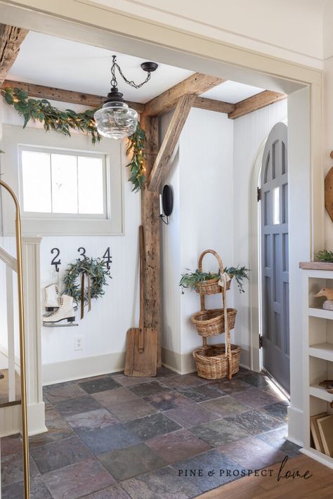 Entryway Cottage, Cottage Style Mudroom, Rustic Cottage Exterior, Cottage Style Christmas, Cottage Entryway, Pine And Prospect Home, Pine And Prospect, Minimalist Cottage, Decorating Rooms