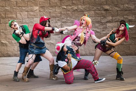 Punk Rock Super Mario Group Cosplay. Amber Skies - Princess Peach, Krash Cosplay - Bowser, ElfyAubrie - Mario Punk Cosplay, Princess Peach Cosplay, Amber Sky, Peach Cosplay, Group Cosplay, Cosplay Ideas, Super Mario, Punk Rock, Princess Peach