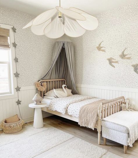 We love the look of Jenny Lind beds and we are sharing our favorite along with 8 other spindle bed options you'll love! This style is so sweet and classic. It's perfect for any child's room and will go with any decor style! Jenny Lind Bed, Bed Options, Kids Twin Bed, Kids Bed Frames, Jenny Lind, Toddler Bedroom Girl, Spindle Bed, Toddler Girl Room, Toddler Rooms