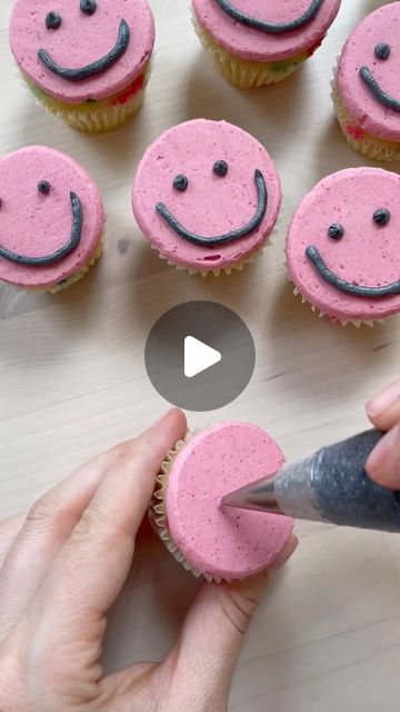 Smiley Cupcakes, Smiley Face Cupcakes, Face Cupcakes, Piping Buttercream, Piping Tips, Smile On, Reasons To Smile, Cupcake Muffins, Buttercream Cake