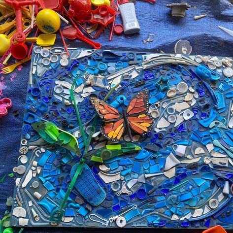 🦋✨just a happy gal who got to play with repurposing some plastic trash ✨🦋 🦋The Butterfly Effect is an art piece I made entirely of recycled plastic waste collected during @agreenerfuture in support of the sponsorship with @407etr 💚 #recycledart #plasticpollution #climateart #agreenerfuture #katherineroesler Waste Sculpture Art, Eco Friendly Painting, Trash Art Aesthetic, Art Made Of Trash, Art Made From Trash, Plastic Art Recycled, Reusing Trash, Trash Upcycle, Junk Art Ideas Recycling