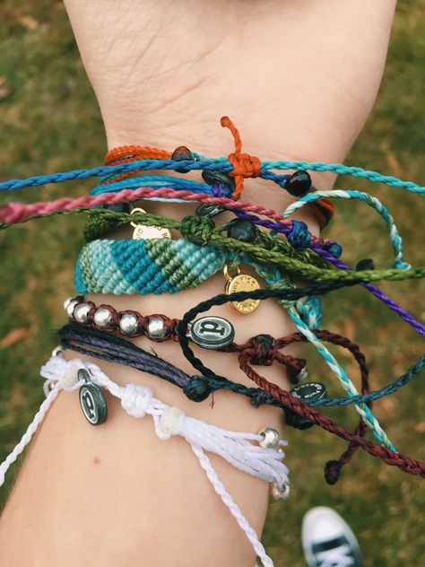 Hippie Bracelets Diy, Hippy Bracelets, Hippie Jewelry Bracelets, Hippie Jewelry Diy, Puravida Bracelets, Bracelets Hippie, Hippie Bracelet, Hippie Lifestyle, Low Waisted Jeans