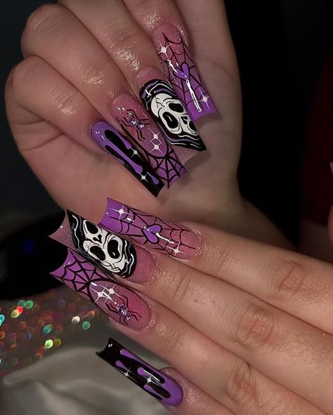 30 Beautiful Nail Art Designs You'll Love Nail Designs Scream, Scream Inspired Nails, Halloween Square Nails, Pink Nails Fall, Nails Shape Coffin, Shirt Nails, Everyday Nails, Matte White Nails, Beautiful Nail Art Designs