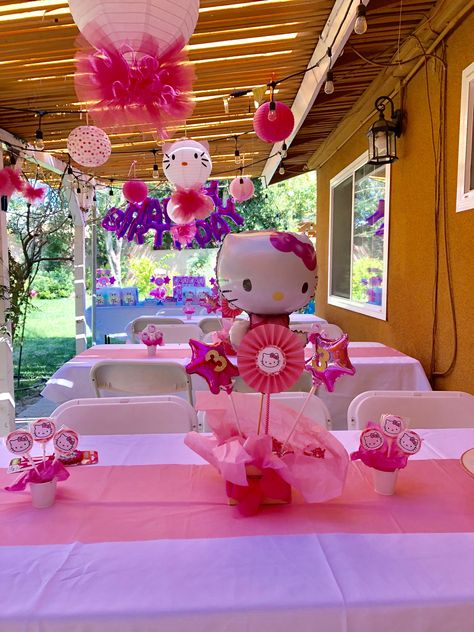 Hello Kitty Party Table Decor, Hello Kitty Centerpieces Table Decorations, Hello Kitty Party Centerpieces, Hello Kitty Table Centerpiece, Hello Kitty Birthday Centerpieces, Hello Kitty Pool Party Decorations, Kuromi Centerpieces, Hello Kitty Centerpiece Ideas Diy, Sanrio Centerpiece Ideas