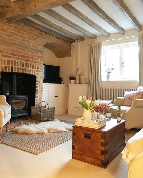 Cottage Fireplaces, Country Lounge, Irish Homes, Country Cottage Living Room, Cottage Lounge, Country Cottage Living, Cottage Shabby Chic, Inglenook Fireplace, Cottage Inspiration