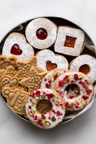 Pretzel Shortbread, Pretzel Cookies, Christmas Cookie Box, Freeze Dried Raspberries, Dipped Cookies, Dried Raspberries, Cookie Tins, Cut Out Cookies, Shortbread Cookies