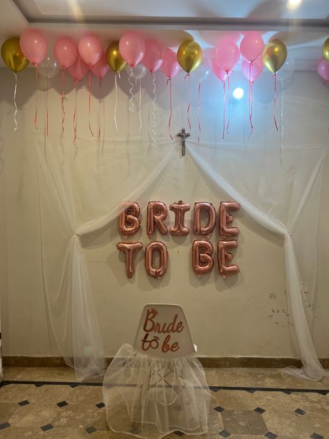 Bride to be wall Bride To Be Simple Decoration Ideas, Simple Bride To Be Ideas, Bride To Be Decoration Ideas Indian, Bride To Be Party Decoration Diy, Simple Bride To Be Decoration, Bride To Be Decoration Ideas Diy, Bride To Be Decoration Ideas At Home, Pakistani Mehndi Decor, Bride To Be Decoration Ideas