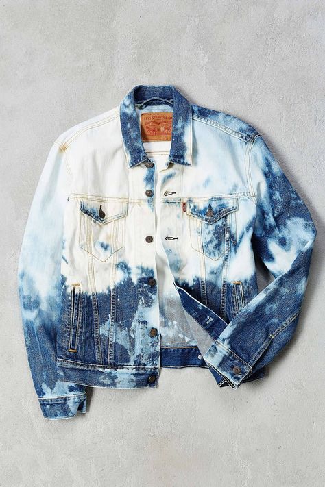 TOUCH CONTAGIOUS Bleached Denim Jacket, Urban Fashion Girls, 90s Urban Fashion, Urban Wear Women, Denim Trucker Jacket, Hipster Mens Fashion, Bleached Denim, Urban Dresses, Denim Jacket Men