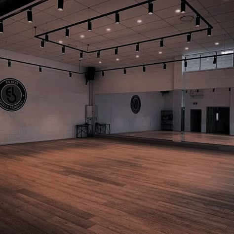 Dance Studio Aesthetic, Hip Hop Dance Studio, Dance Studio Design, Dance Studio Decor, Home Dance Studio, Studio Aesthetic, Ballet Studio, Dance Rooms, La Brea