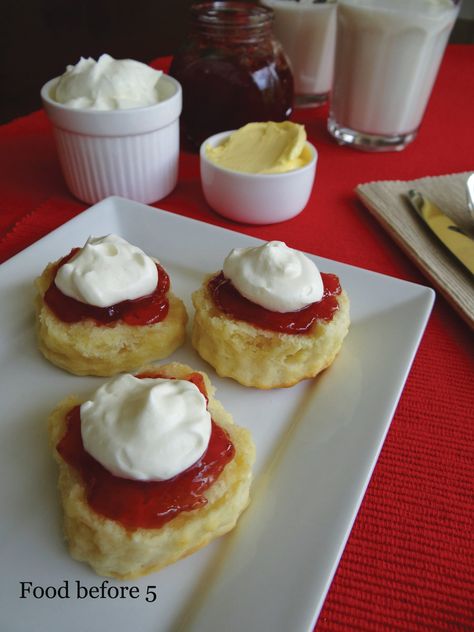 2 Ingredient Scones  - so easy - great for kids to make. Cooking With Preschoolers, Thickened Cream, Cooking With Toddlers, Preschool Cooking, Scone Mix, Scones Easy, Gf Flour, Kids Baking, Kid Recipes