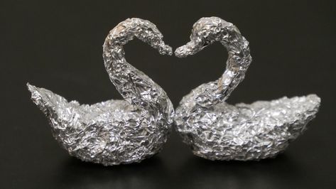 Aluminum Paper Art, Foil Animal Sculptures, Tin Foil Art Sculpture, Aluminum Foil Art Sculpture, Aluminum Foil Sculpture, Tin Foil Sculpture, Aluminium Foil Crafts Ideas, Foil Sculptures, Butter Sculpture