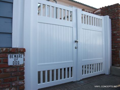 Dog Fencing Ideas, Dog Fencing, House Front Gate, Double Gates, Gate Design Ideas, Backyard Retaining Walls, Vinyl Gates, Dog Doors, Door And Window Design