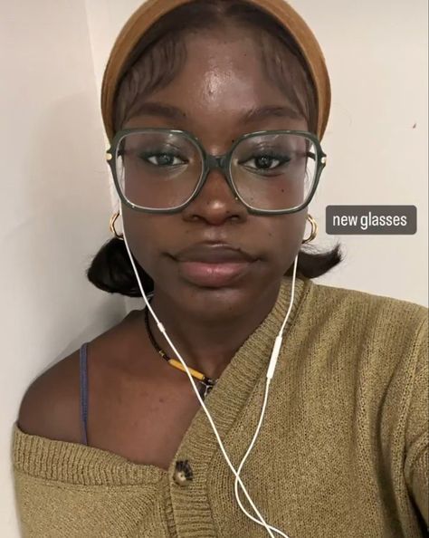 Aesthetic Glasses Frames Round Face, Big Glasses Frames, Glasses Inspo, Glasses For Round Faces, Fun Glasses, Glasses Ideas, Glasses Inspiration, Real Eyes, Digital Wardrobe