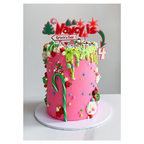 The Grinch Cake Birthday, White Chocolate Ganache Drip, Chocolate Ganache Drip, Grinch Cake, Ganache Drip, Grinch Christmas Party, Grinch Christmas Tree, Grinch Party, White Chocolate Ganache