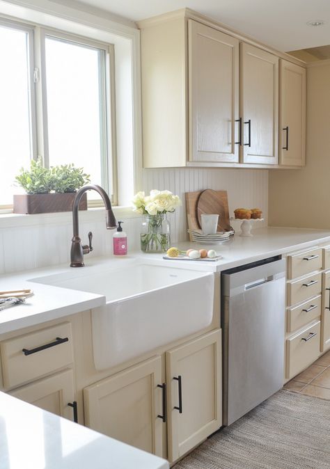 Wainscoting Kitchen, White Quartz Countertops, Wainscoting Styles, Sarah Joy, Farmhouse Sinks, Fireclay Farmhouse Sink, Farmhouse Interior Design, Fresh Kitchen, Sink Kitchen