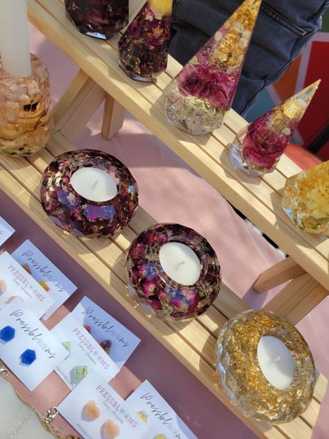 Resin Market Display, Resin Craft Fair Display, Resin Craft Show Display, Resin Booth Display, Resin Display Ideas, Displaying Earrings, Pop Up Display, Farmers Market Display, Crafting Business