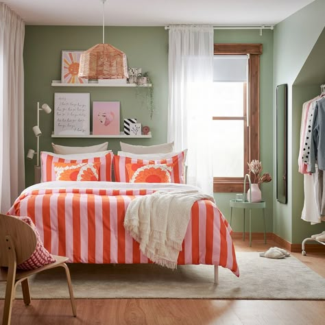 Bedroom Ideas Pink And Orange, Green Orange And Pink Bedroom, Pink Orange And Green Bedroom, Pink And Orange Bedroom Decor, Orange And Pink Bedroom Ideas, Pastel Colour Bedroom Ideas, Orange Pink Bedroom, Pink And Orange Bedding, Pink And Green Dorm Room