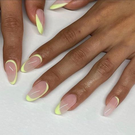 Oval Nails 2023 Trends, Neon Nail Art Designs, Neon Yellow Nails, Neon Nail Art, Cool People, Minimal Nails, Basic Nails, Round Nails, Sparkly Nails