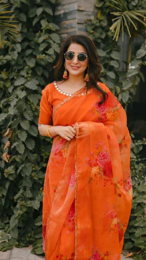 Areeba Habib, Orange Saree, Raw Silk Saree, Pakistani Fashion Party Wear, Saree Blouse Patterns, Saree Designs Party Wear, Indian Bridal Dress, Designer Saree Blouse Patterns, Pakistani Wedding Dresses