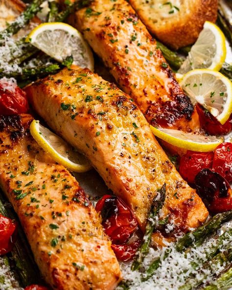 Lemon garlic salmon tray bake - easy & healthy! Salmon Tray Bake, Lemon Garlic Salmon, Parmesan Asparagus, Tray Bake Recipes, Garlic Salmon, Tray Bake, Healthy Salmon Recipes, Recipetin Eats, Recipe Tin