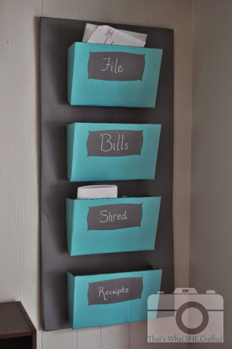 15 Creative & Practical DIY Mail Organizer Ideas You Should Give A Try Hanging Mail Organizer, Diy Mail Organizer, Wall Organizer Diy, Do It Yourself Decoration, Diy Mail, Mail Sorter, Monthly Crafts, Strand Braid, Upcycled Home Decor