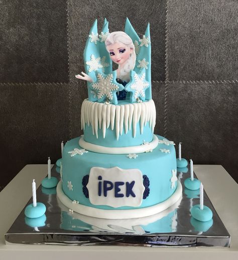 Frozen Pasta, Karlar Ülkesi ( Tasarım Nil Butik Pasta'ya aittir.) Elsa Pasta, Bolo Frozen, Frozen Pasta, Frozen Birthday Cake, Frozen Birthday, Party Stuff, Frozen, Birthday Cake, Pasta