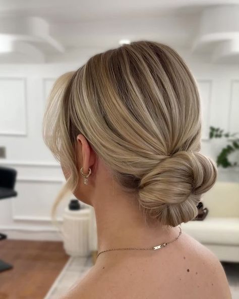 Cleveland Bridal Hair | Megan Cox on Instagram: "Styles you should absolutely be considering for your wedding day 🤍 ⁣ Soft texture low bun (twisted or knotted)⁣ Midi Twist-up⁣ Soft glam waves⁣ Mid-to-high buns⁣ Sleek twisted bun (think Sophia Richie inspired)⁣ ⁣ See a favorite? SAVE to your wedding hair inspiration folder!" Low Bun Wedding Hair Middle Part, Sleek Low Bun Bridal Hair, Sophia Richie Hair Wedding, Sophia Richie Wedding Hair, Mid Bun Wedding Hair, Sophia Richie Makeup, Sleek Wedding Bun, Sleek Bridal Bun, Wedding Low Bun