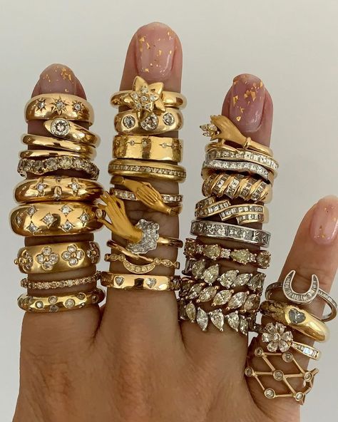 All posts • Instagram Chunky Gold Jewelry, Xoxo Jewelry, Dope Jewelry Accessories, Earthy Jewelry, Jewelry Accessories Ideas, Dope Jewelry, Nail Jewelry, Chunky Jewelry, Jewelry Fashion Trends