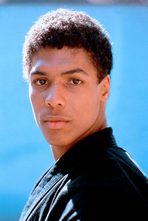 Bruce Leroy, Greatest Movies, Jim Kelly, Latin Men, Mens Inspiration, The Last Dragon, Best Movie Posters, Famous Actors, Black Actors