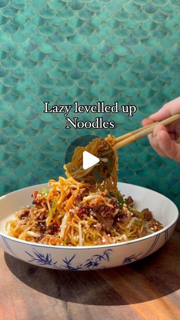 Get Thick, Ramen Stir Fry, Lo Mein Recipes, Noodle Recipes Easy, Ramen Noodle Recipes, Asian Noodles, Pasta Dinners, Ramen Recipes, Spring Onions