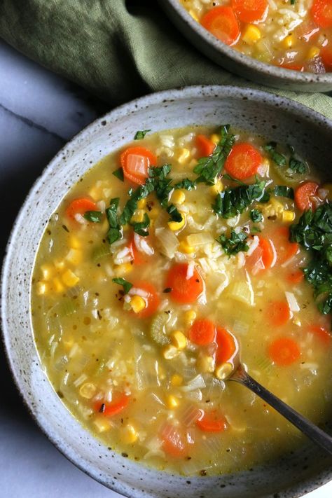 Vegetable Rice Soup - Supper With Michelle Vegetarian Rice Soup, Blender Soups, Vegetable Rice Soup, Vegetarian Rice, Vegetable Ramen, Rice Soup Recipes, Ramen Noodle Soup, Easy Vegetable, Vegetable Rice