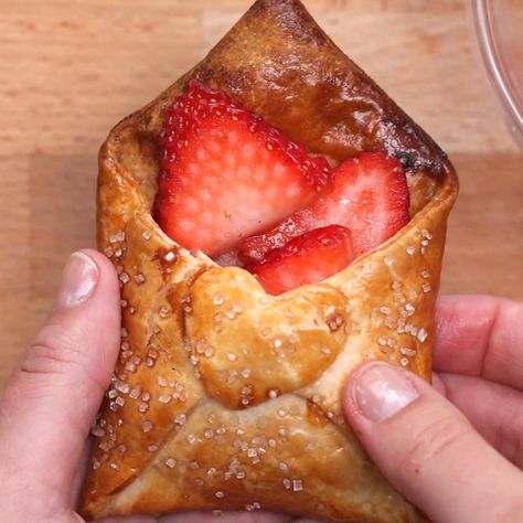 Strawberry Pastry Envelopes Recipe by Tasty Pastry Envelopes, Pie Crust Dessert, Strawberry Puff Pastry, Strawberry Pastry, Premade Pie Crust, Strawberry Love, Easy Pie Crust, Hand Pie Recipes, Cinnamon Roll Cookies