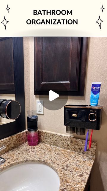 Organization Ideas For Small Bathrooms, Organize Small Bathroom Counter, Men Bathroom Organization, Mens Bathroom Counter Organization, Minimalist Bathroom Counter Decor, Toothpaste Dispenser Ideas, Shampoo Dispenser Ideas, Minimal Bathroom Counter Organization, Mens Bathroom Organization