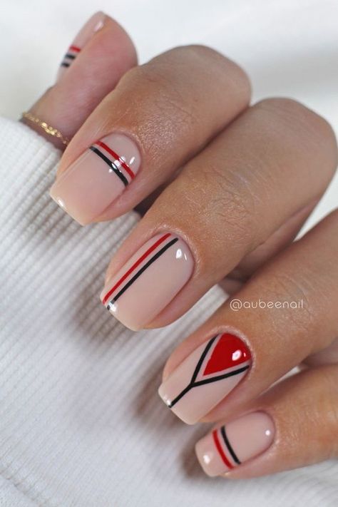 17 Simple and Stylish Nail Designs for Effortless Elegance French Tip Short Nails With Design, Line Designs On Nails, Nails Designs Unique, Nails Snow, Striped Nail Designs, Line Nail Designs, Nails 2015, Line Nail Art, Nails Purple