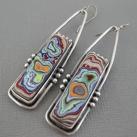 Silversmithing Jewelry, Jewelry Hooks, Multicolor Jewelry, Marble Earrings, Engagement Earrings, Earring Inspiration, Look Retro, Retro Earring, Poly Clay