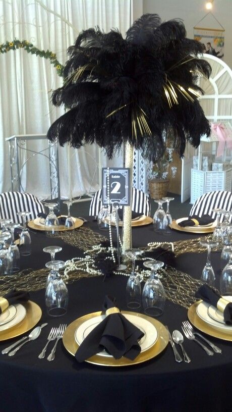 Gatsby wedding <3 Black And Gold Gatsby Party, Great Gatsby Party Decorations Table Centerpiece Ideas, Gatsby Gala Centerpieces, Great Gabsty Party Theme, Gatsby Table Setting, Great Gatsby Table Setting, Gatsby Table Decor, Great Gatsby Party Ideas, Gatsby Wedding Decorations